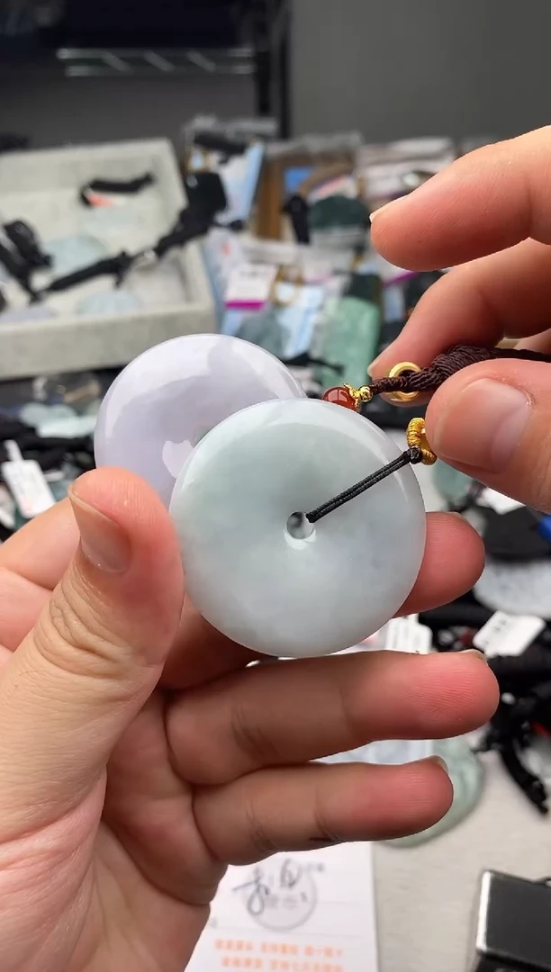 翡翠未镶嵌颈饰 多样性发其一