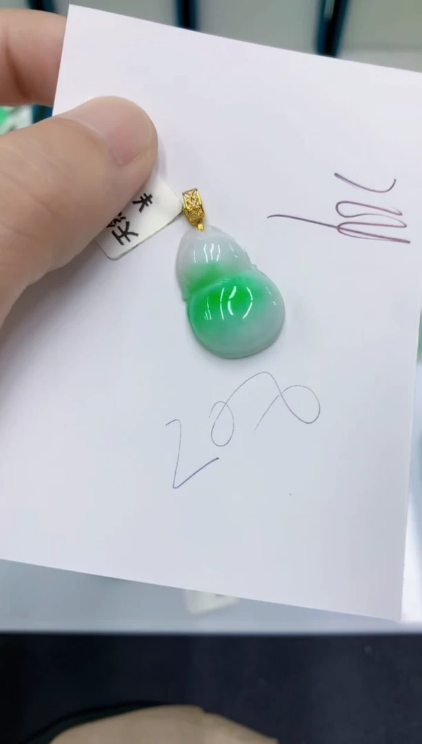 颈饰18K金镶嵌翡翠翡翠