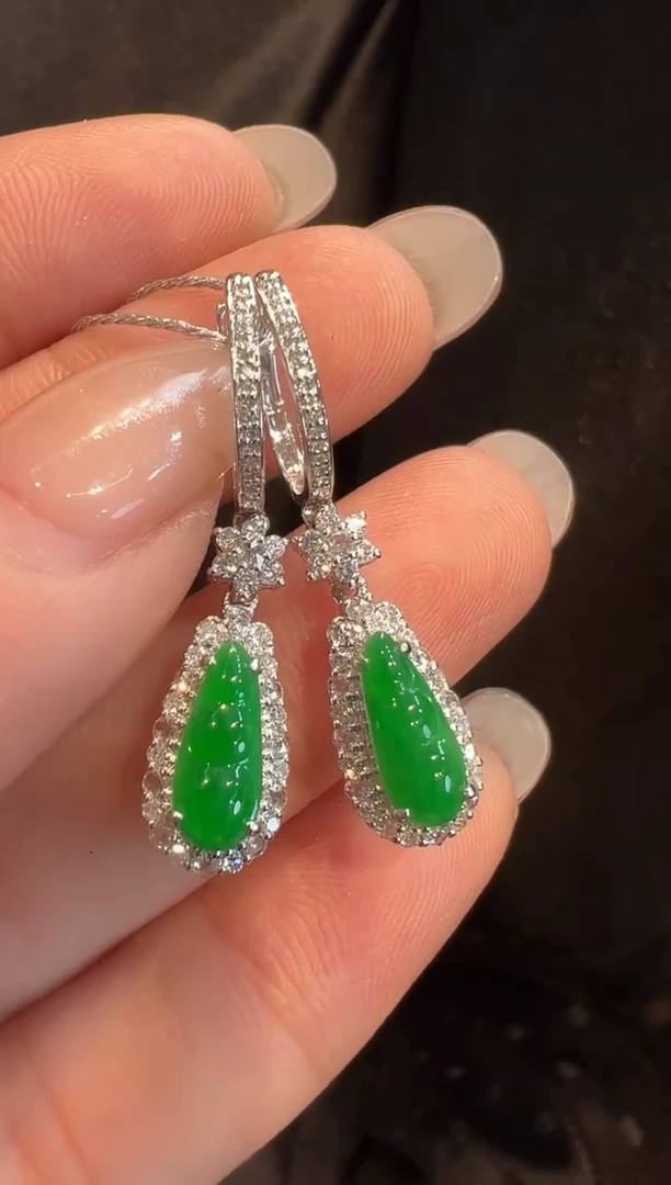 18K金镶嵌翡翠耳饰AL6