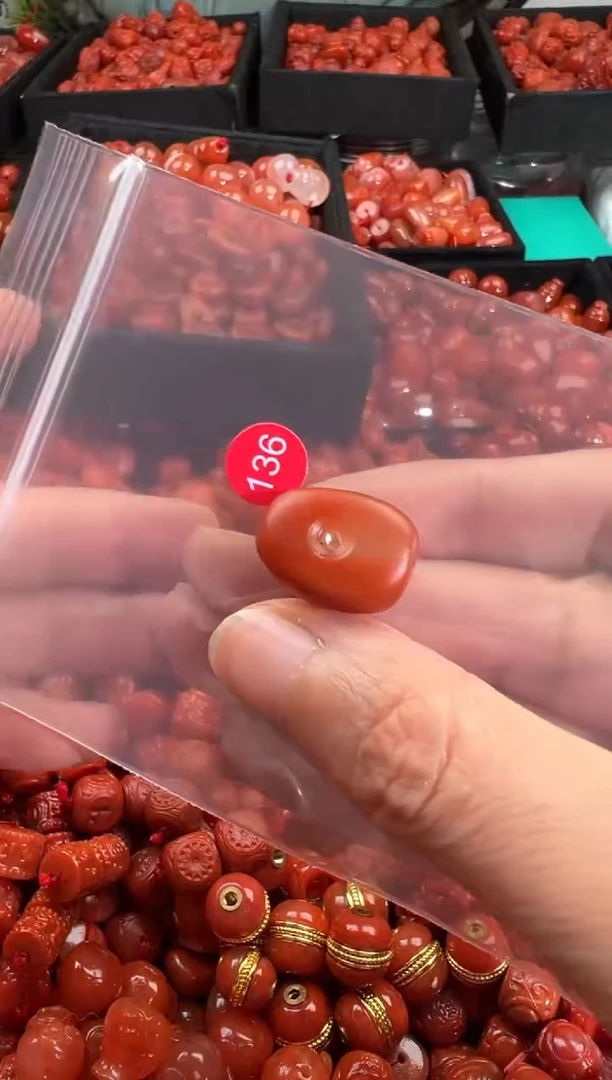 南红玛瑙未镶嵌颈饰1