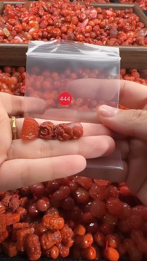 颈饰未镶嵌南红玛瑙1