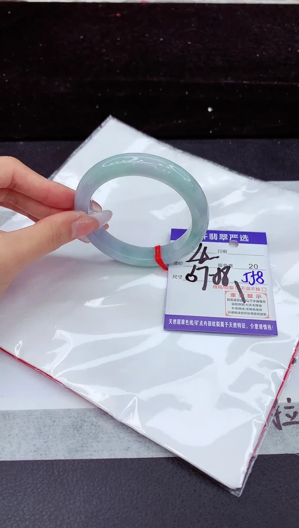 翡翠手镯未镶嵌1