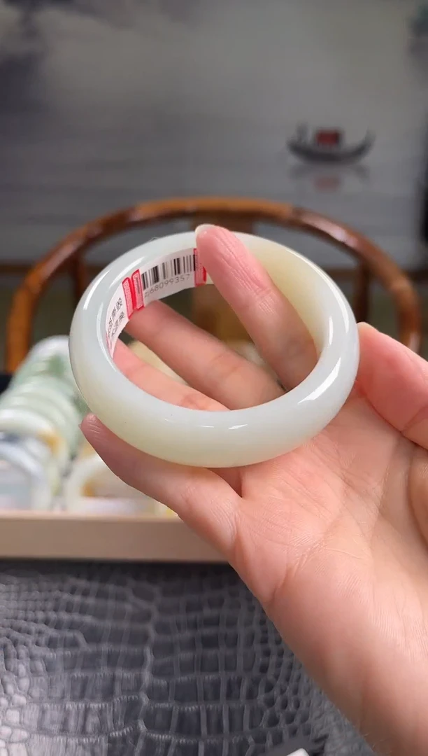 未镶嵌手镯和田玉57+圈口9357