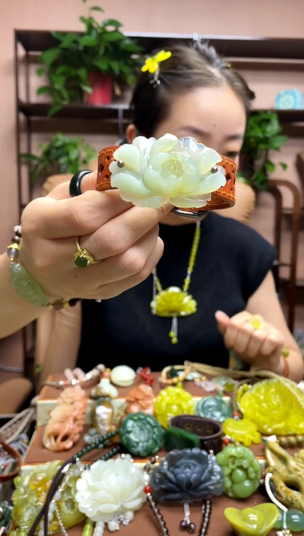 未镶嵌岫玉吊坠`