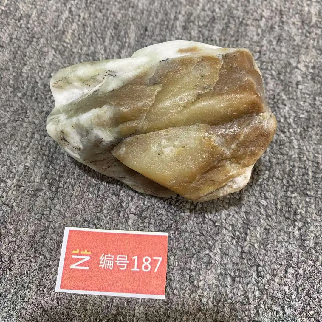 新疆玉料原石发一件编号187