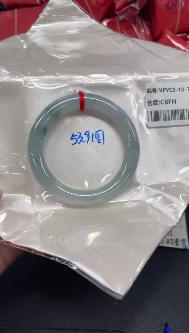 未镶嵌手镯翡翠发****?翡翠手镯