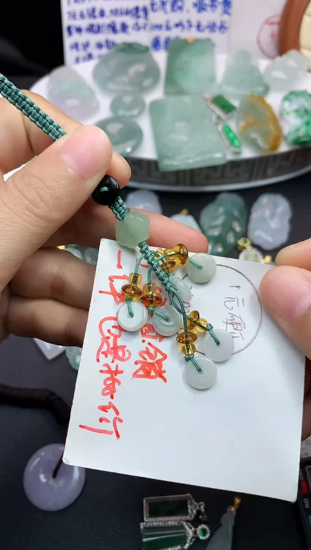颈饰未镶嵌翡翠吊坠