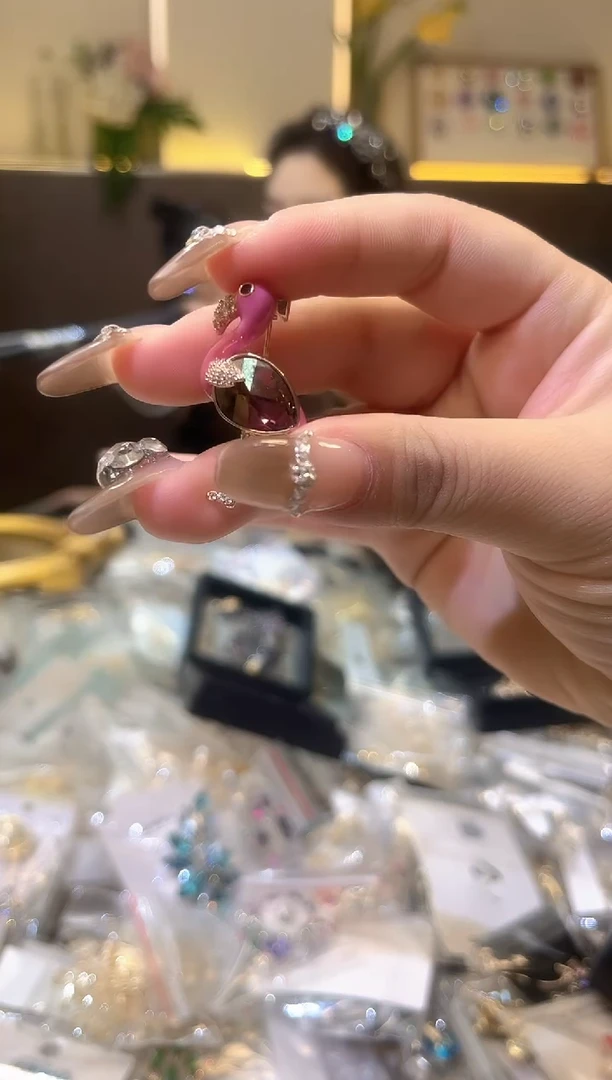 锆石铁合金精品饰界