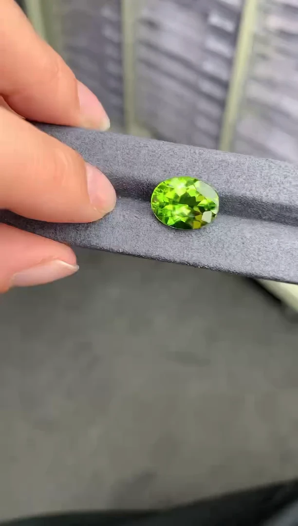 【闪购商品】橄榄石裸石未镶嵌6.3ct橄榄石