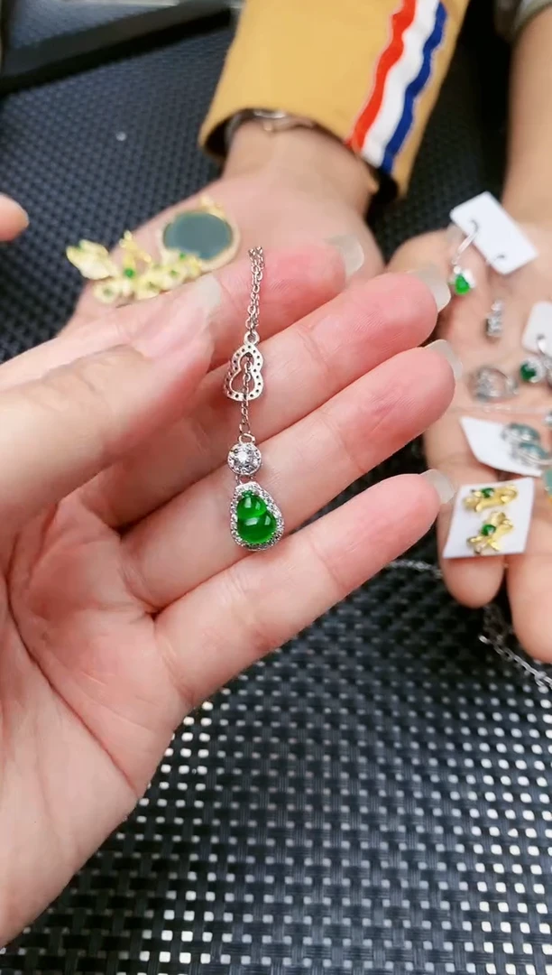 【闪购商品】翡翠颈饰未镶嵌11111111