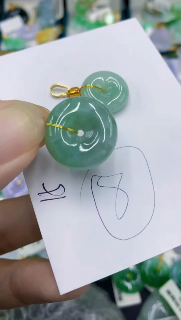 翡翠未镶嵌颈饰1111111111多样性发其一