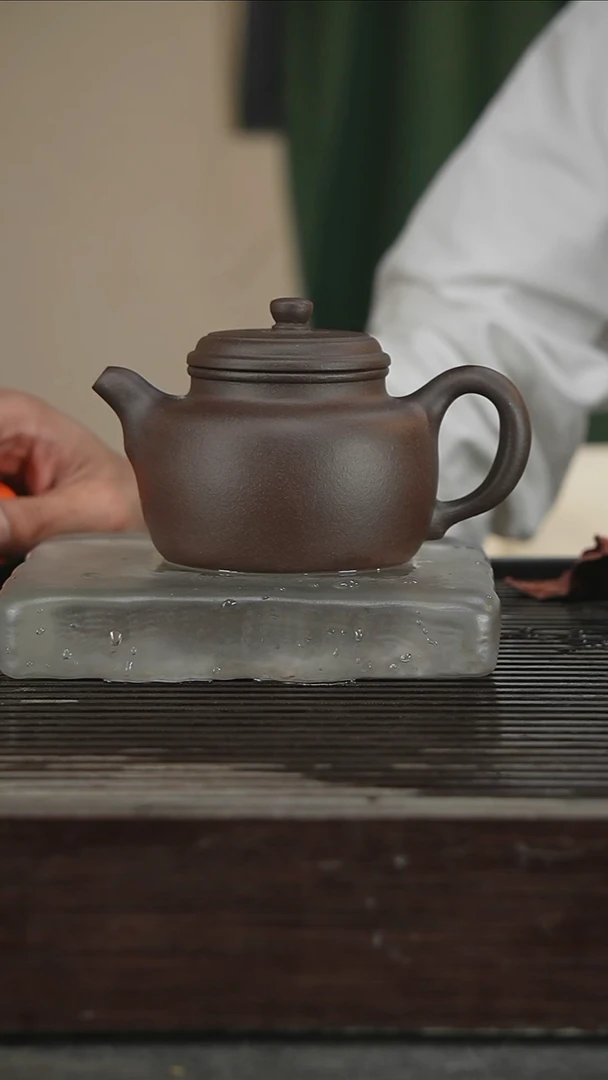 茶壶紫砂高工，带证300CC93号