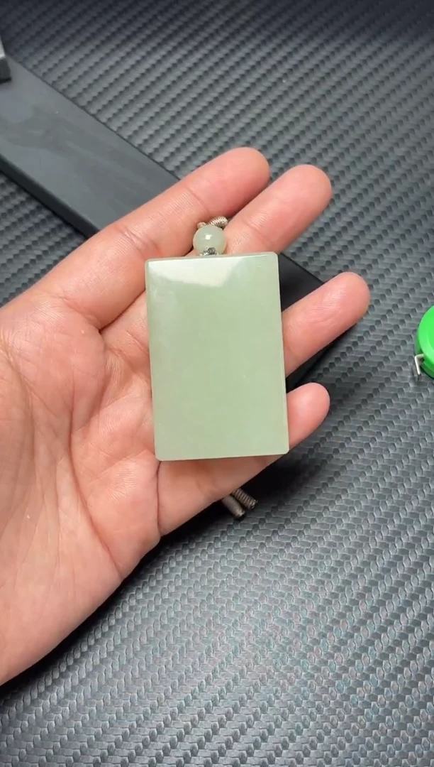 吊坠(赠链)未镶嵌和田玉且末迪克兰二细微色差吊坠m