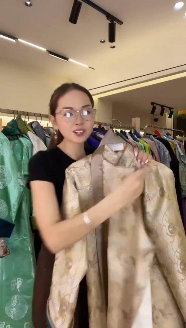 051  成人蒙古袍卡其色  xl码