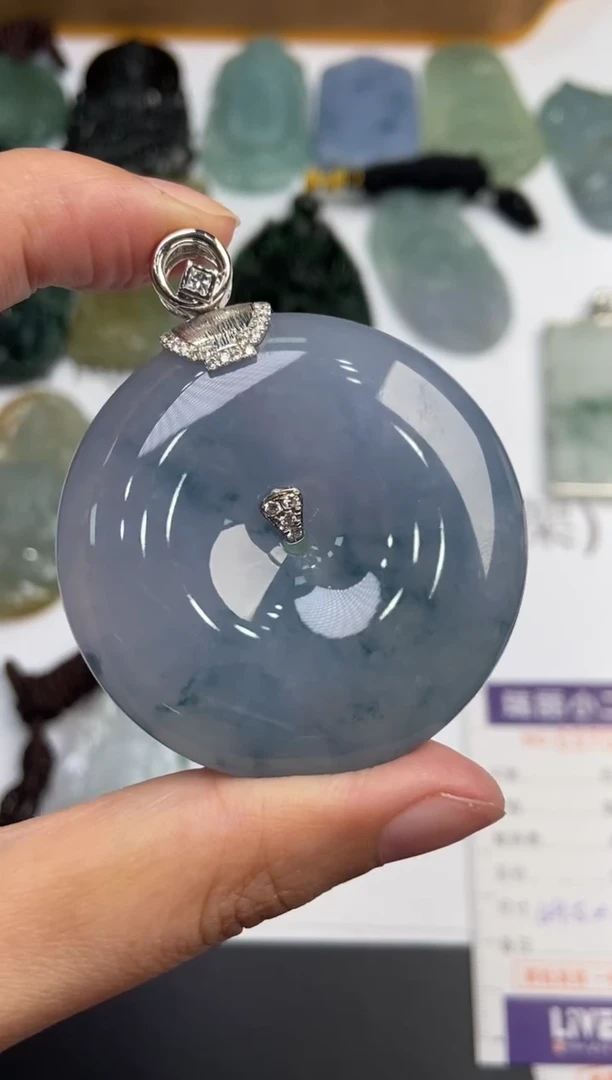 18K金镶嵌挂件翡翠海****。1