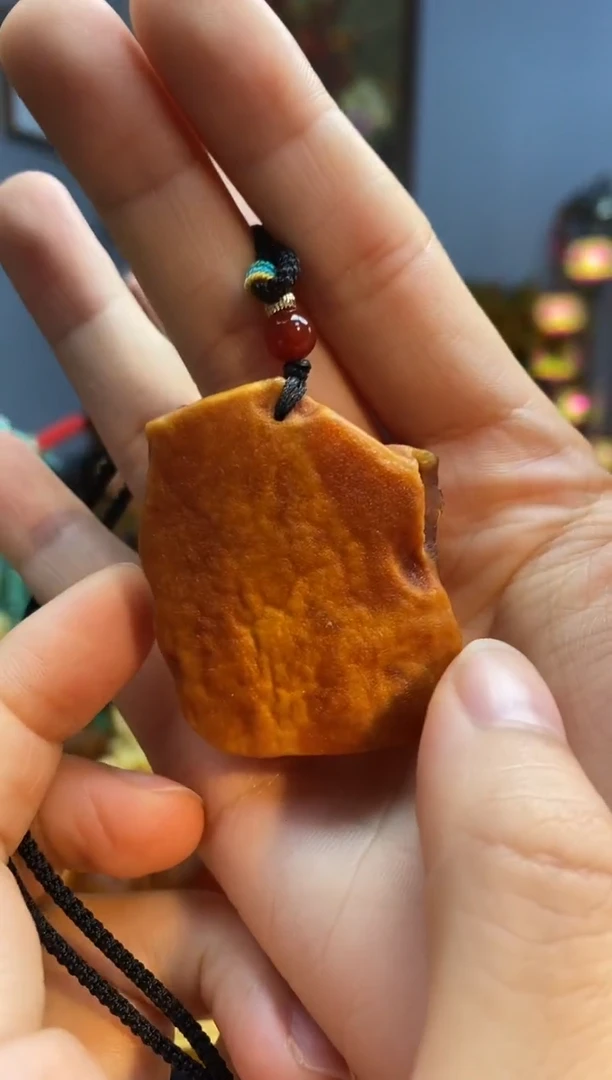 未镶嵌颈饰琥珀吊坠