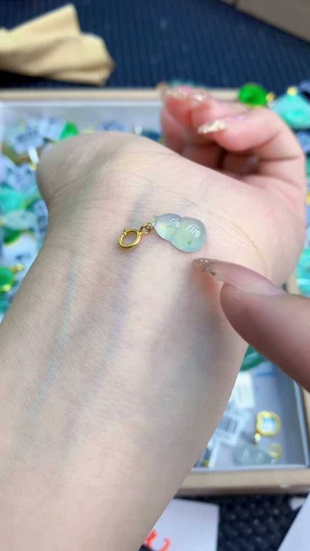 翡翠未镶嵌颈饰             8