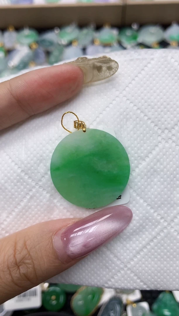 翡翠18K金镶嵌颈饰1111111111