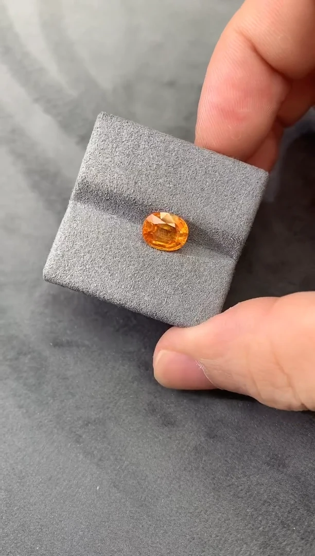 未镶嵌裸石石榴石（芬达石）2.34CT