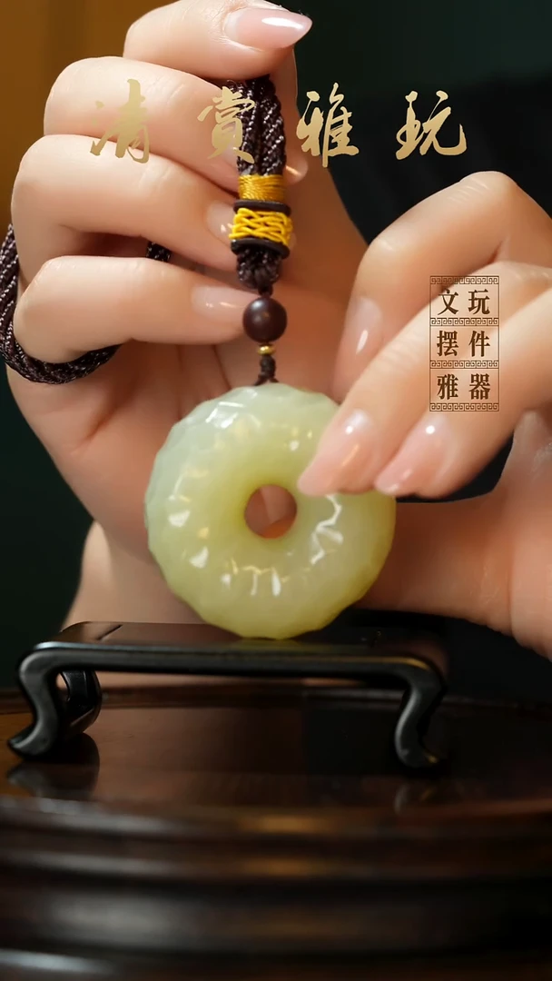玉《千锤百炼平安扣》手把件摆件