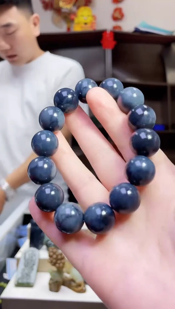 和田玉未镶嵌颈饰1