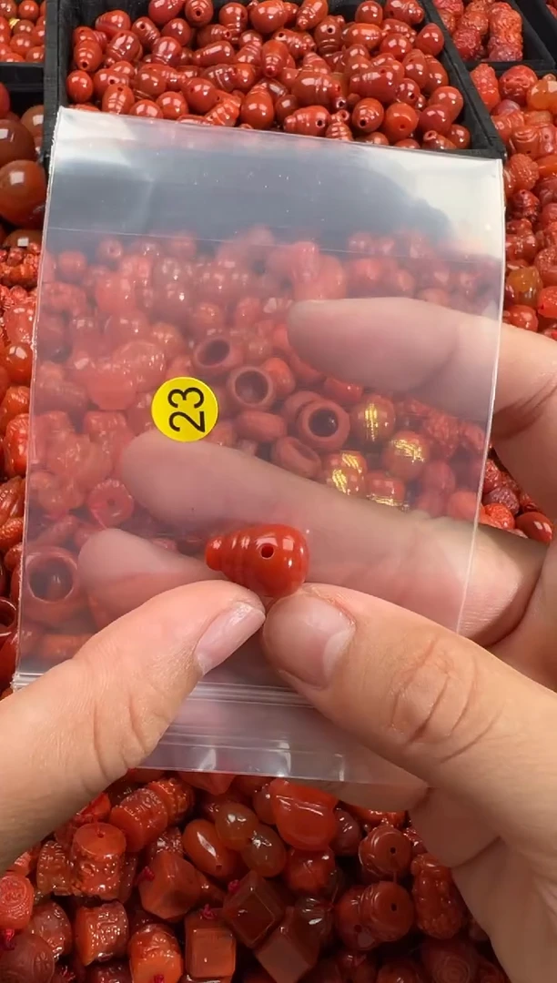 南红玛瑙未镶嵌颈饰1