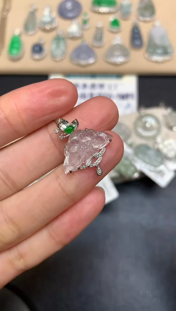 颈饰18K金镶嵌翡翠牡丹花【48小时鉴赏期】