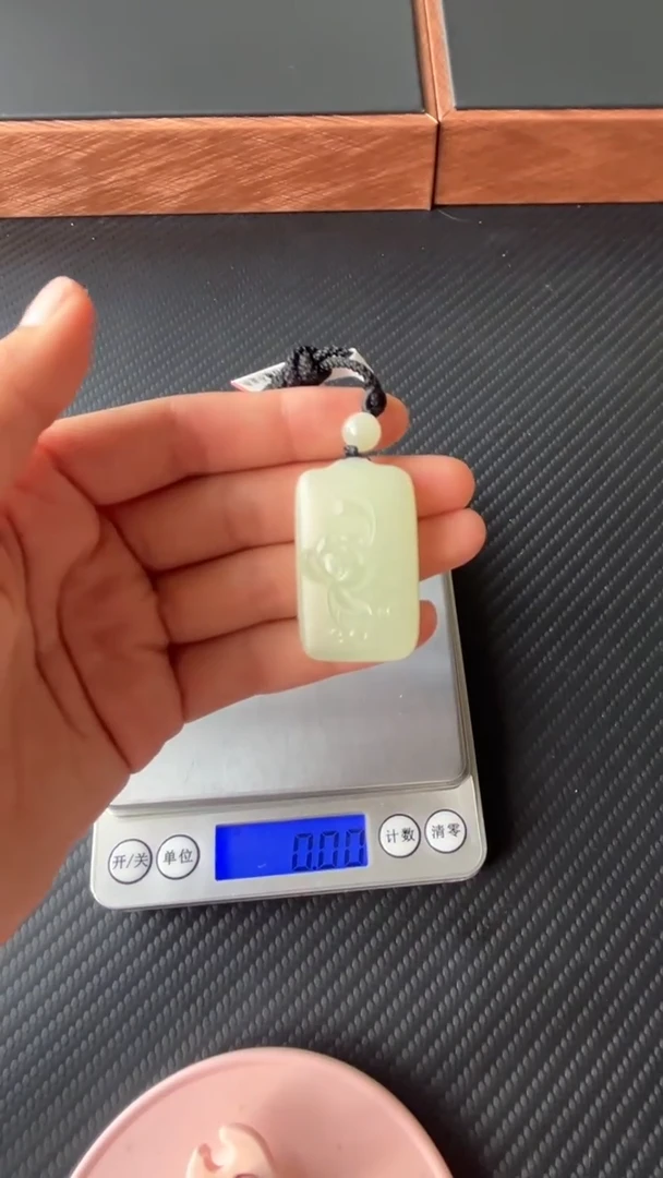 【闪购商品】和田玉吊坠(赠链)未镶嵌且末微色差迪克兰二细