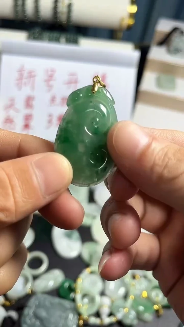 颈饰未镶嵌翡翠大如意