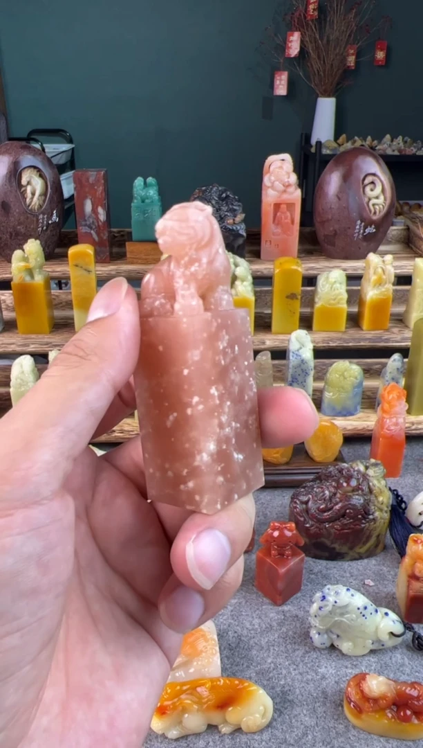 青田石藕粉冻瑞兽章2.5*2.6*8.4