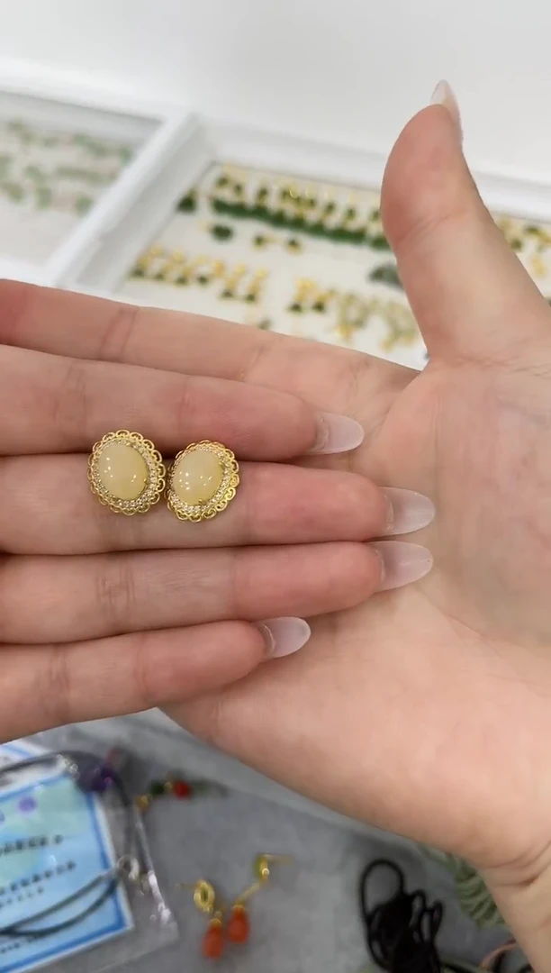 银S925镶嵌和田玉耳饰蛋面耳钉