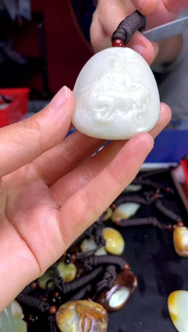 和田玉未镶嵌颈饰1