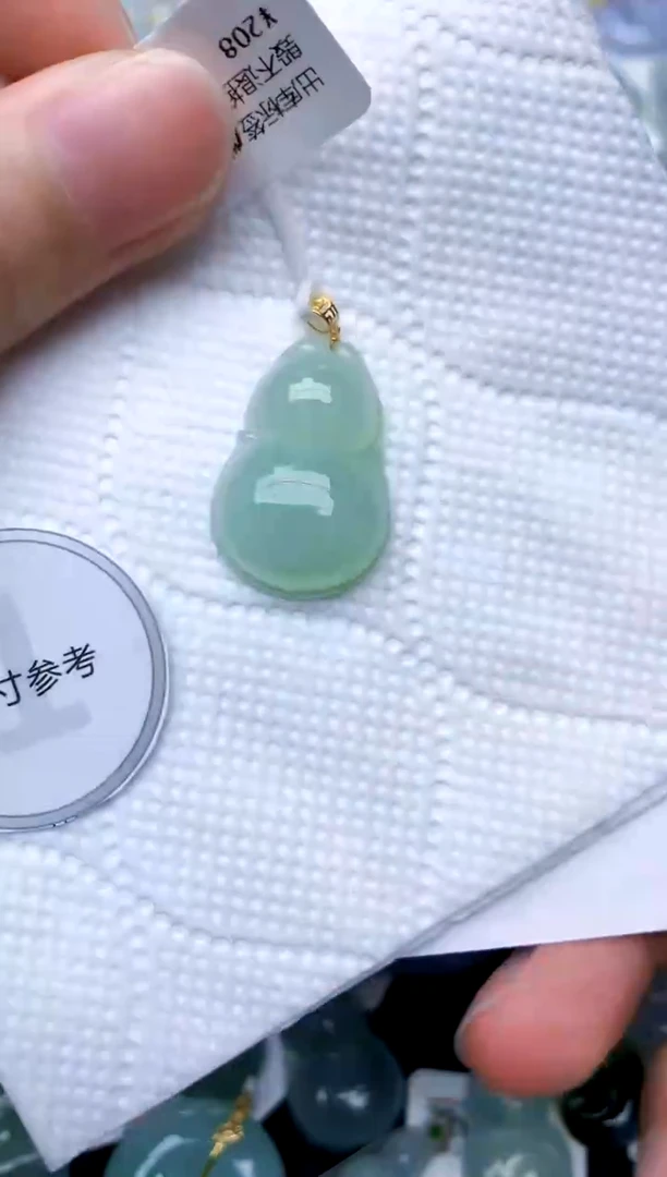 颈饰18K金镶嵌翡翠天然A货翡翠