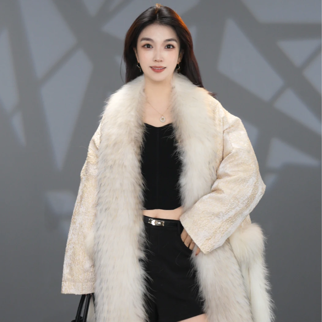 【鎏金贵族】原创设计师大长款白鹅绒貉子毛外套88583