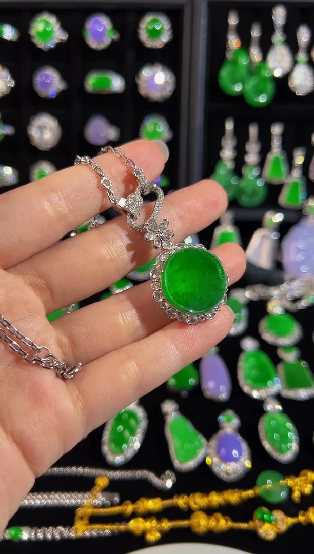 翡翠18K金镶嵌吊坠(不含链)圆牌吊坠