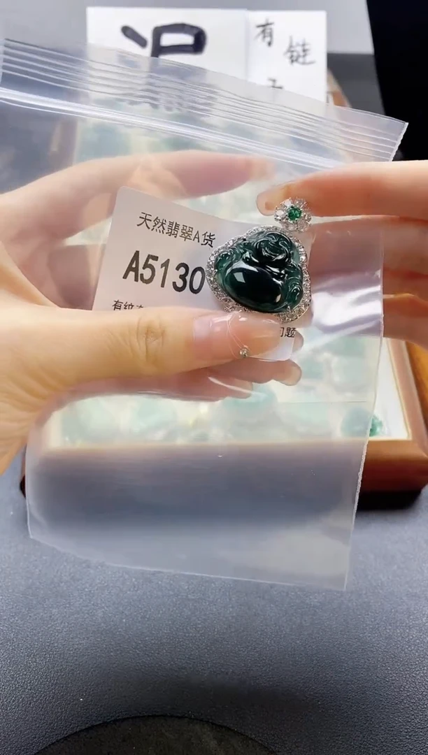 翡翠未镶嵌吊坠(赠链)天然翡翠A货