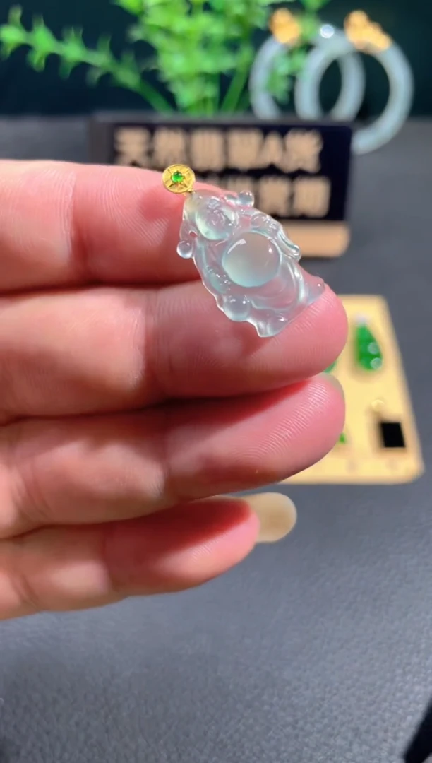 翡翠18K金镶嵌颈饰翡翠