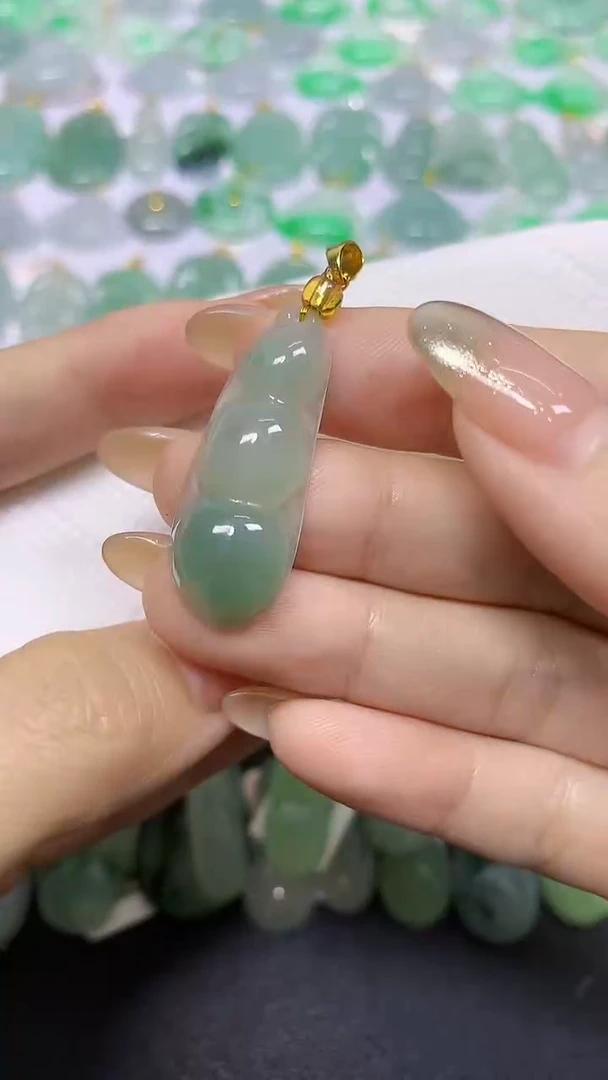 颈饰未镶嵌翡翠1