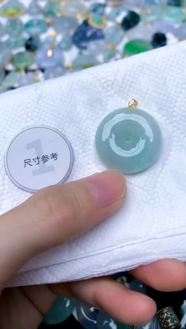 颈饰18K金镶嵌翡翠天然A货翡翠
