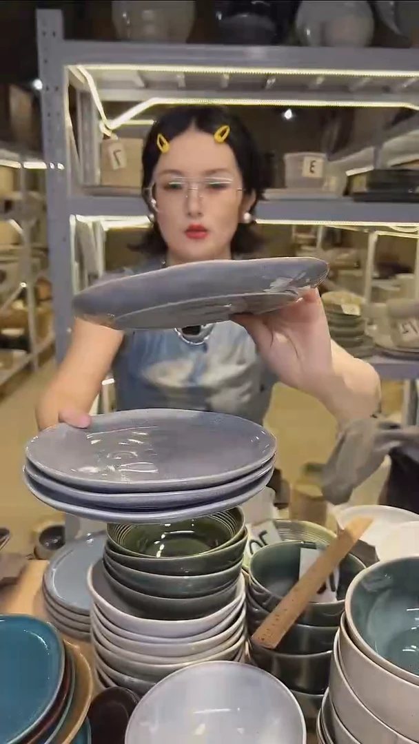 瓷47八寸盘外贸尾货高温釉下彩陶瓷餐具默认微瑕