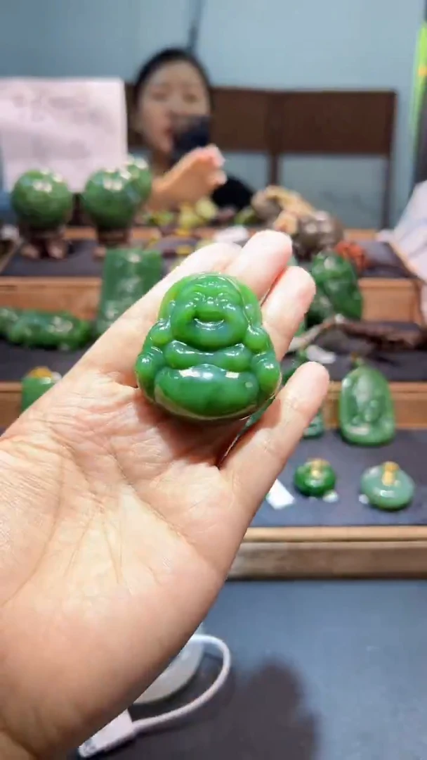 颈饰未镶嵌和田玉（碧玉）1