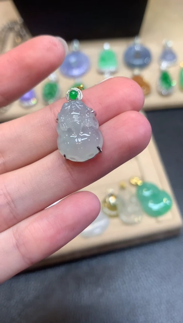 翡翠18K金镶嵌颈饰貔貅【无服务费】