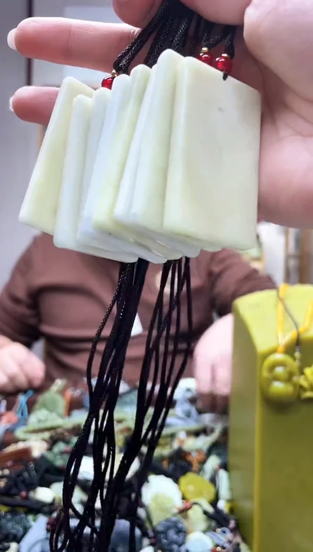 未镶嵌岫玉吊坠·多样性发货拍一发一