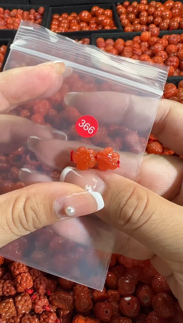 颈饰未镶嵌南红玛瑙1