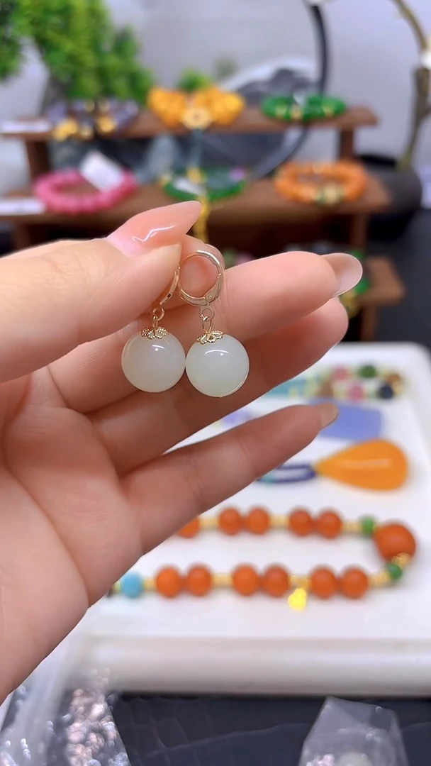 14K金镶嵌和田玉（白玉）耳饰E611