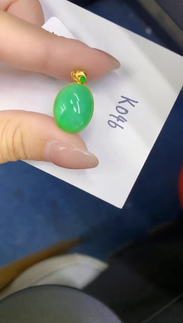 颈饰18K金镶嵌翡翠缅甸天然翡翠A货
