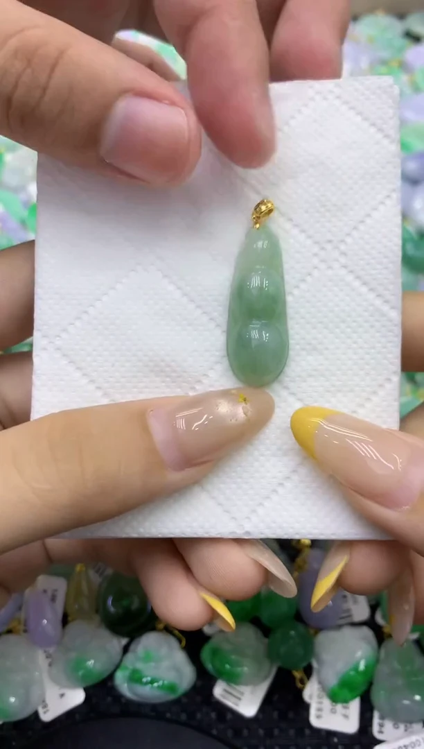 颈饰未镶嵌翡翠天然缅甸翡翠A货