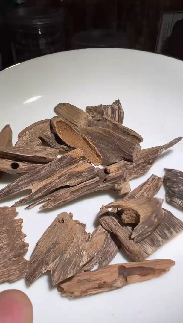 沉香碎屑沉香芽庄虫漏21克