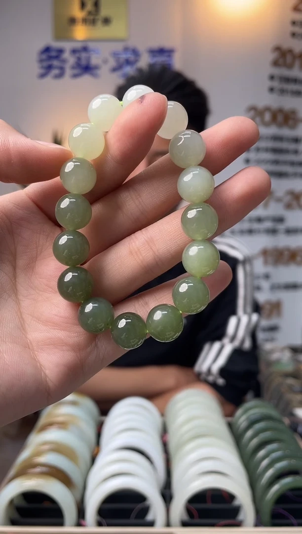 未镶嵌手链和田玉湖水卡12mm渐变手串一条