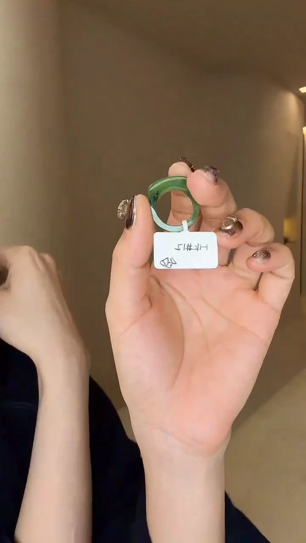 未镶嵌戒指和田玉12码带皮猕猴桃（马鞍）